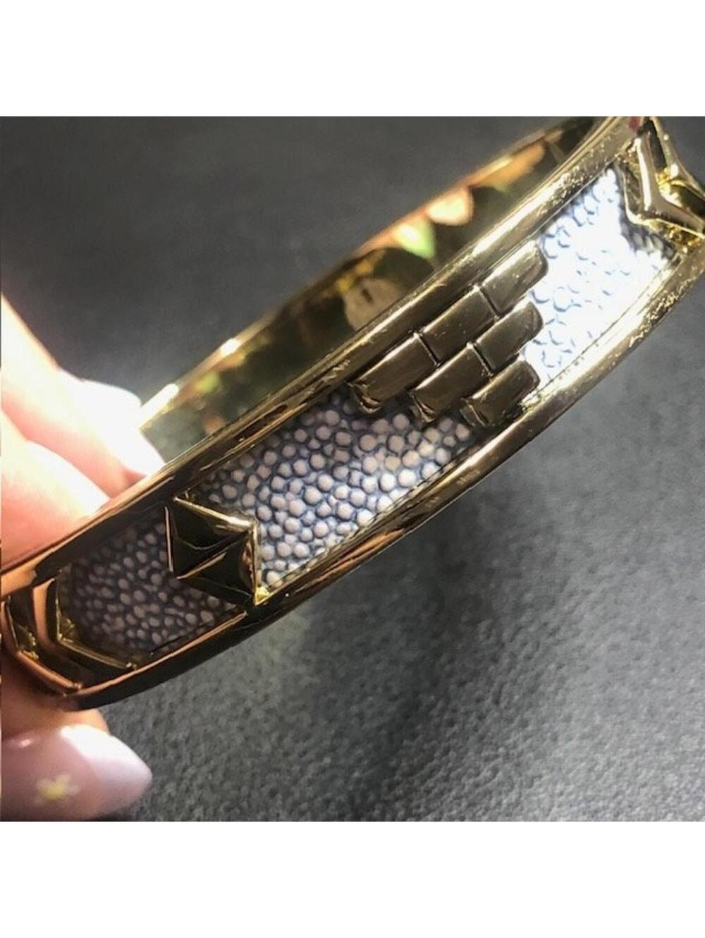 B2106 House Of Harlow 1960 Aztec Bangle Bracelet Gold Tone 8"